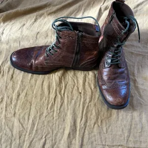 Aston Grey Staten Wingtip Boot men’s size 9
