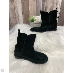 Boots Designer By Ugg In Black, Size: 9
