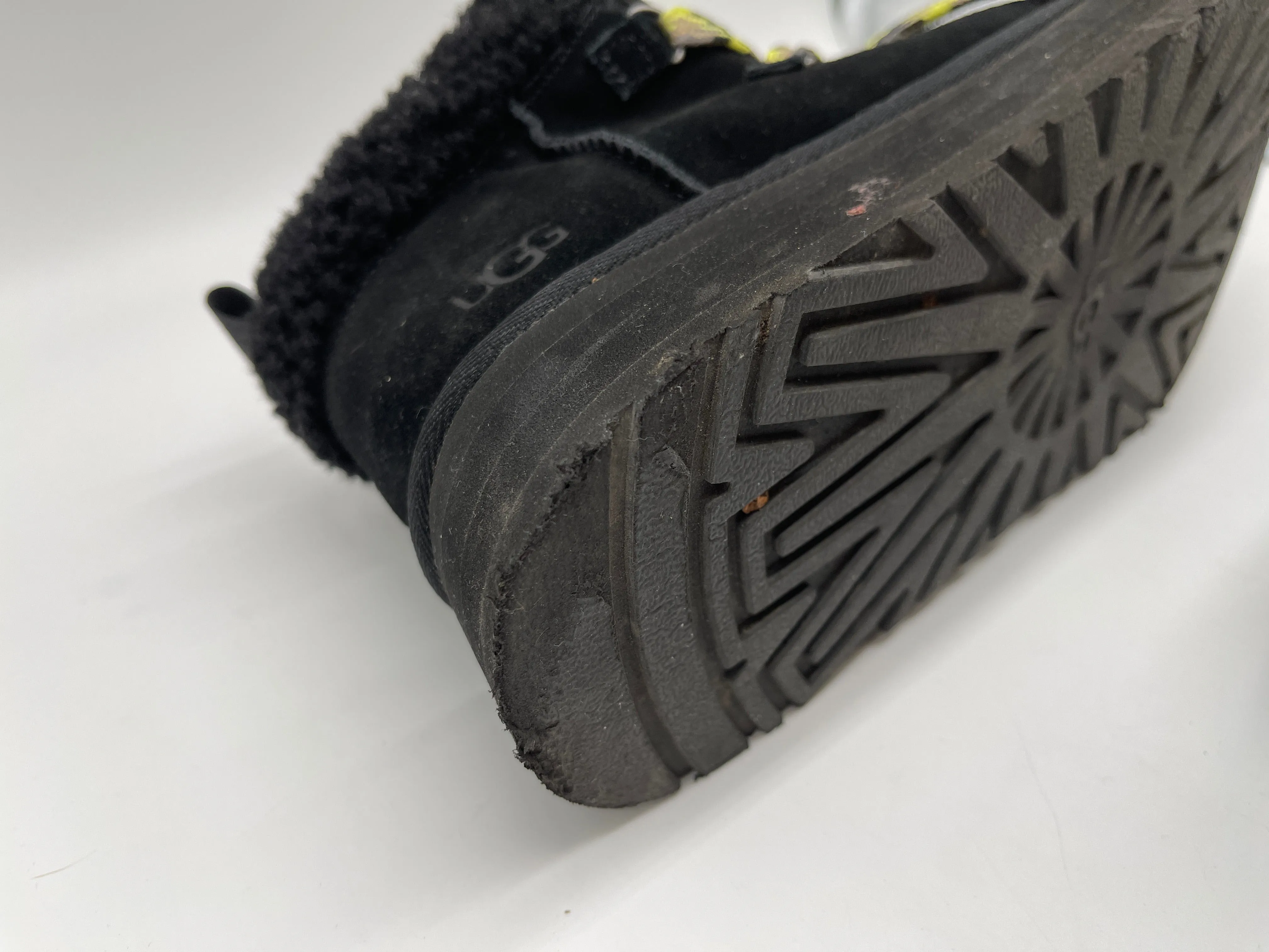 Boots Designer By Ugg In Black, Size: 9