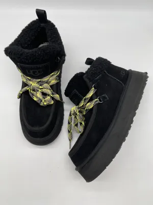 Boots Designer By Ugg In Black, Size: 9