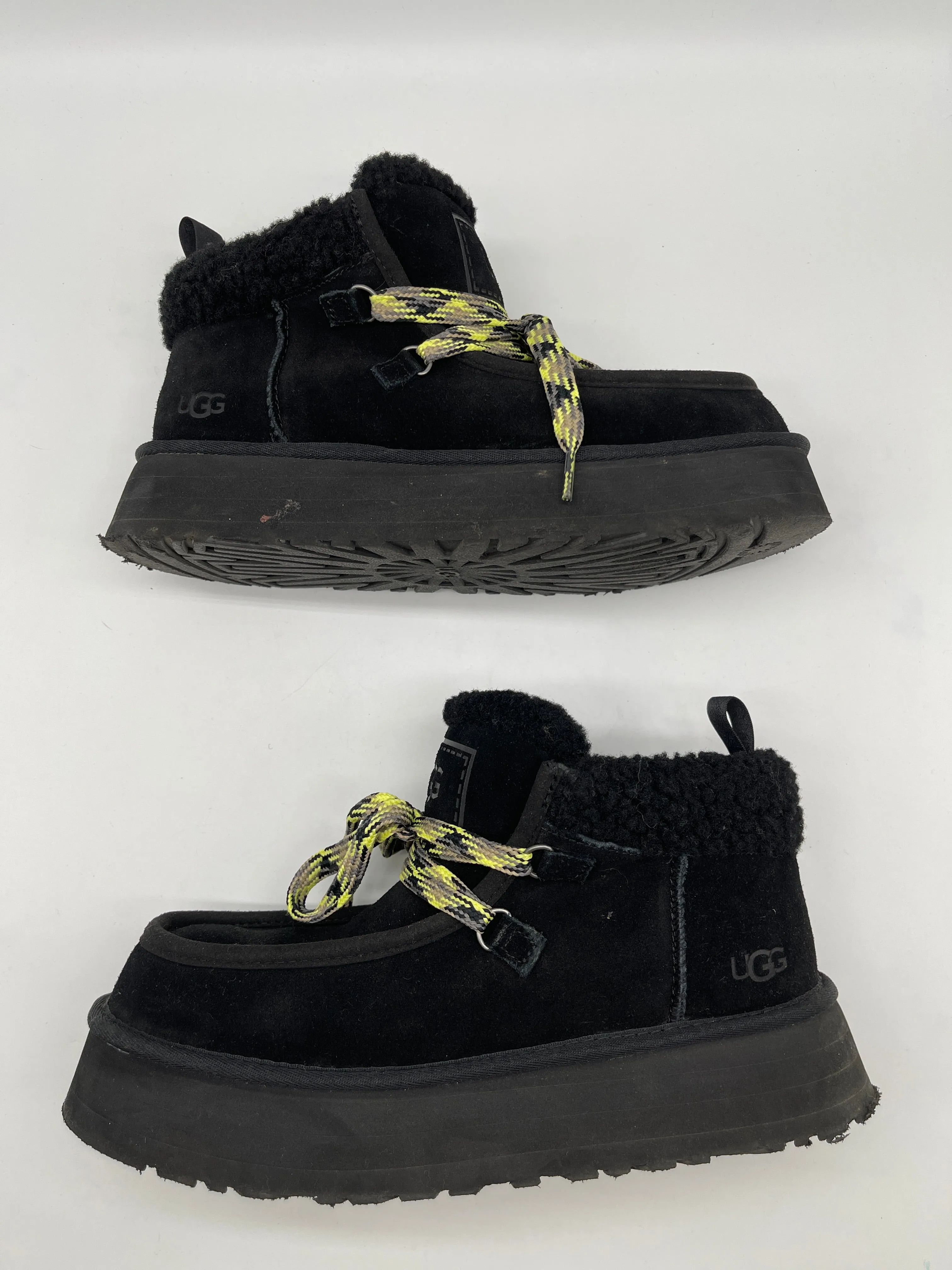 Boots Designer By Ugg In Black, Size: 9
