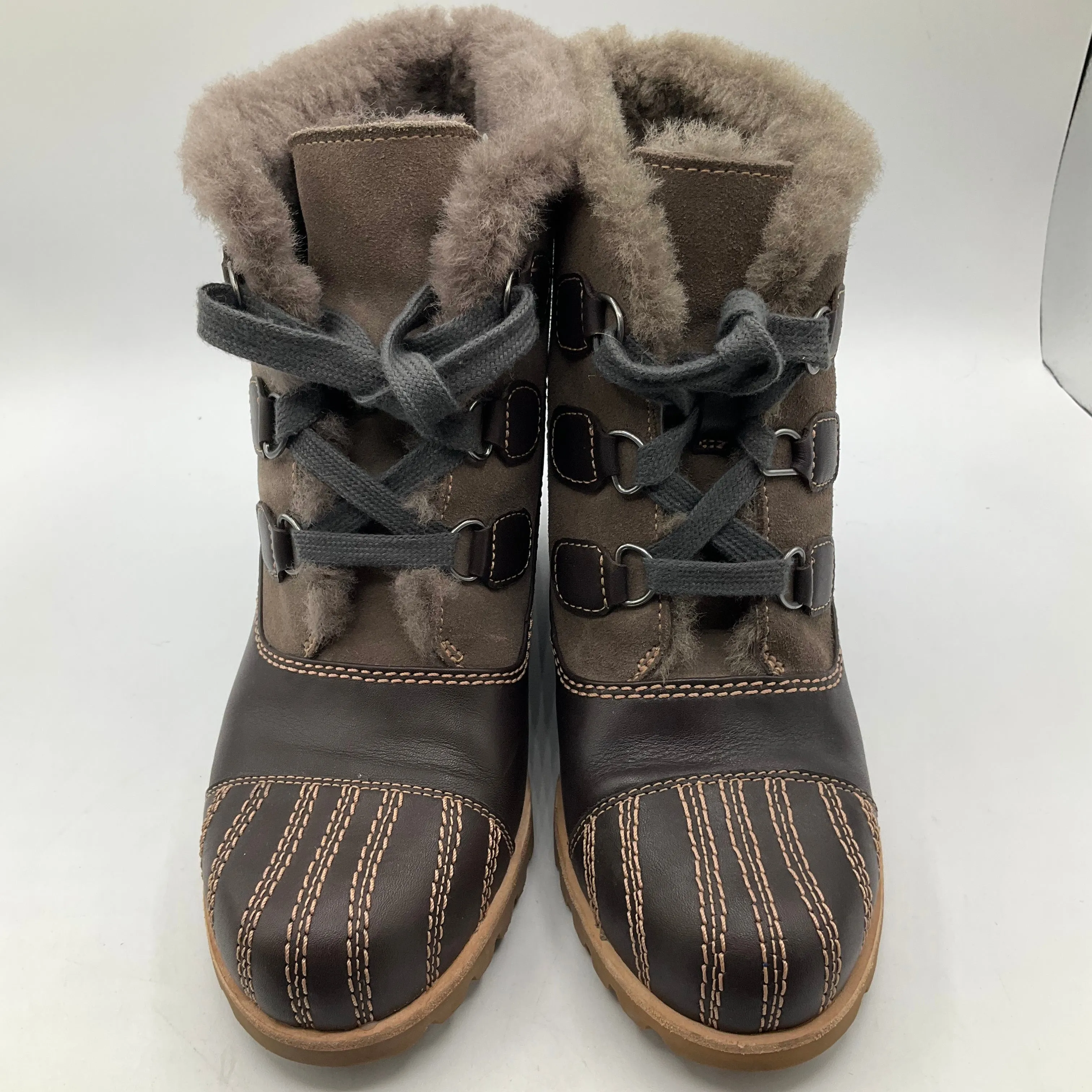 Boots Designer By Ugg In Grey, Size: 8