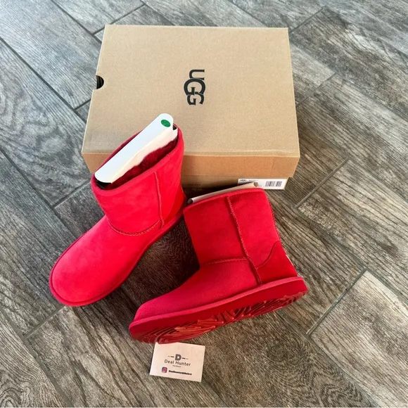 Brand New UGG Class II Boots Samba Red Big Kids
