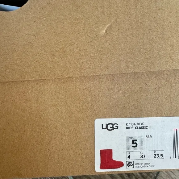 Brand New UGG Class II Boots Samba Red Big Kids