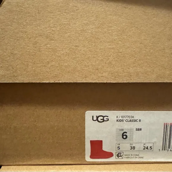 Brand New UGG Class II Boots Samba Red Big Kids