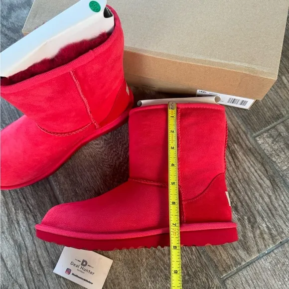 Brand New UGG Class II Boots Samba Red Big Kids