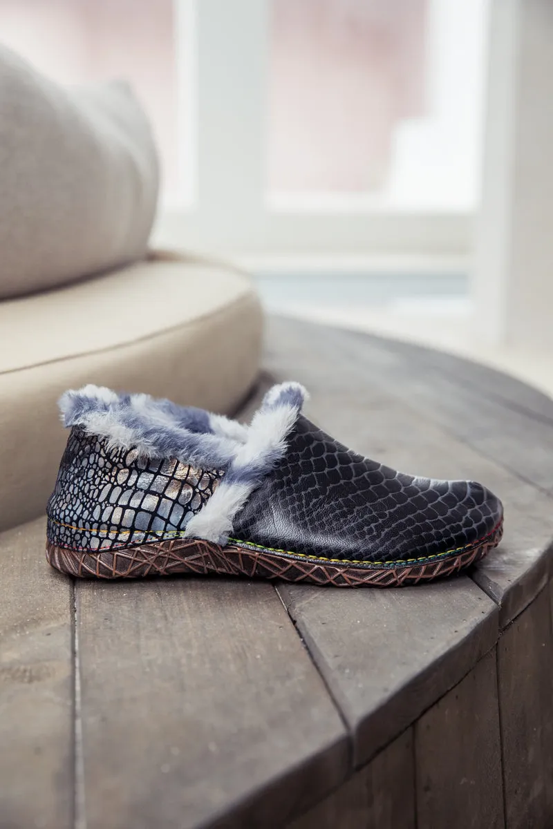 Fish Scales Embossed Woolen Lined Leather Loafer - Black
