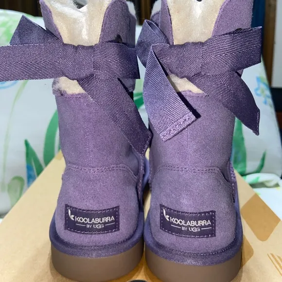 Girls UGG boots size (3)