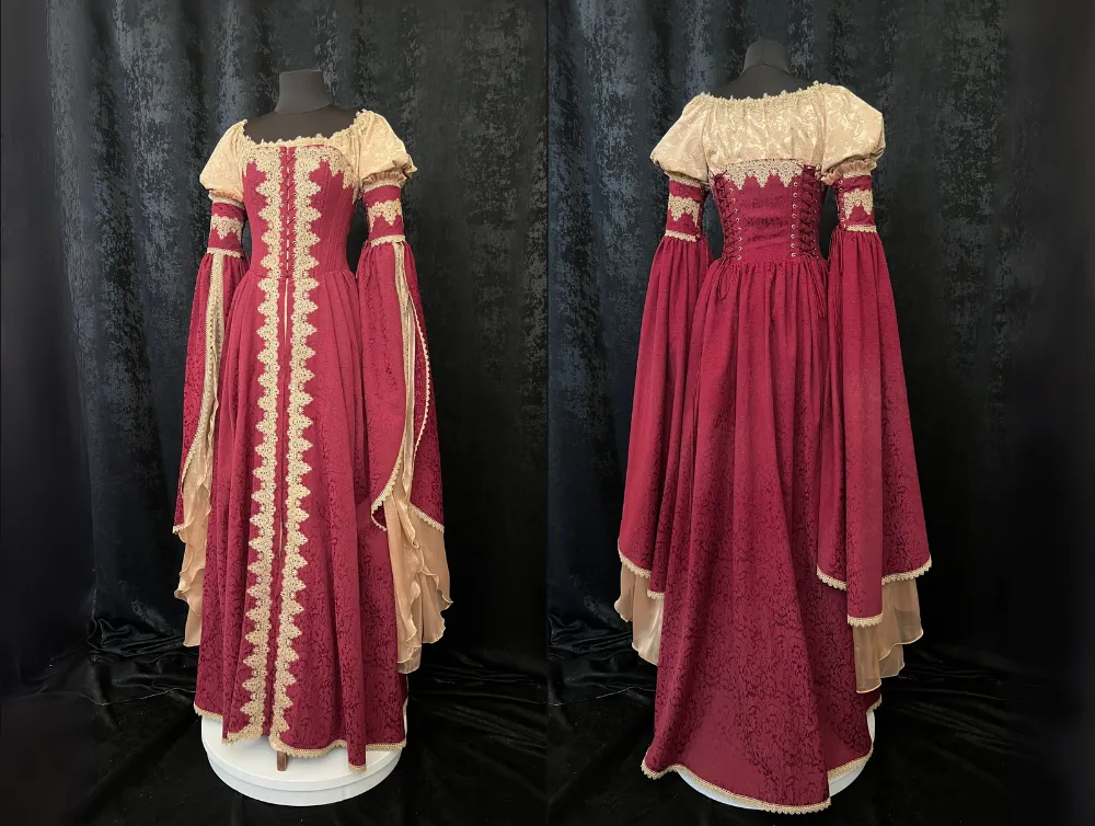 Italian renaissance courtesan dress
