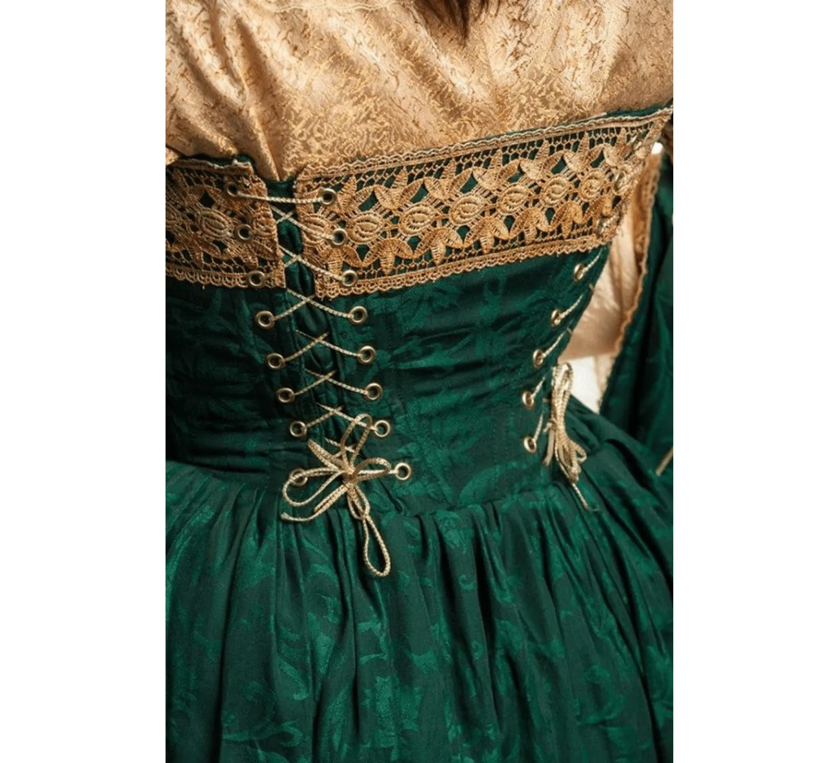 Italian renaissance courtesan dress
