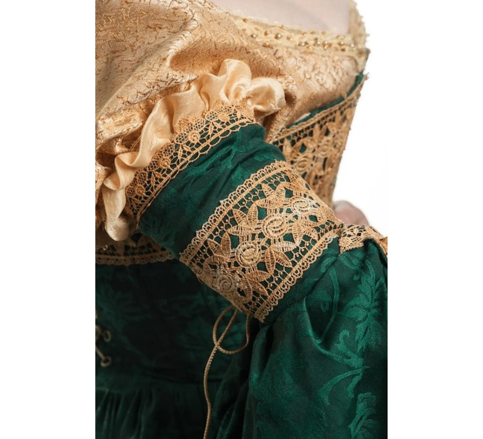 Italian renaissance courtesan dress