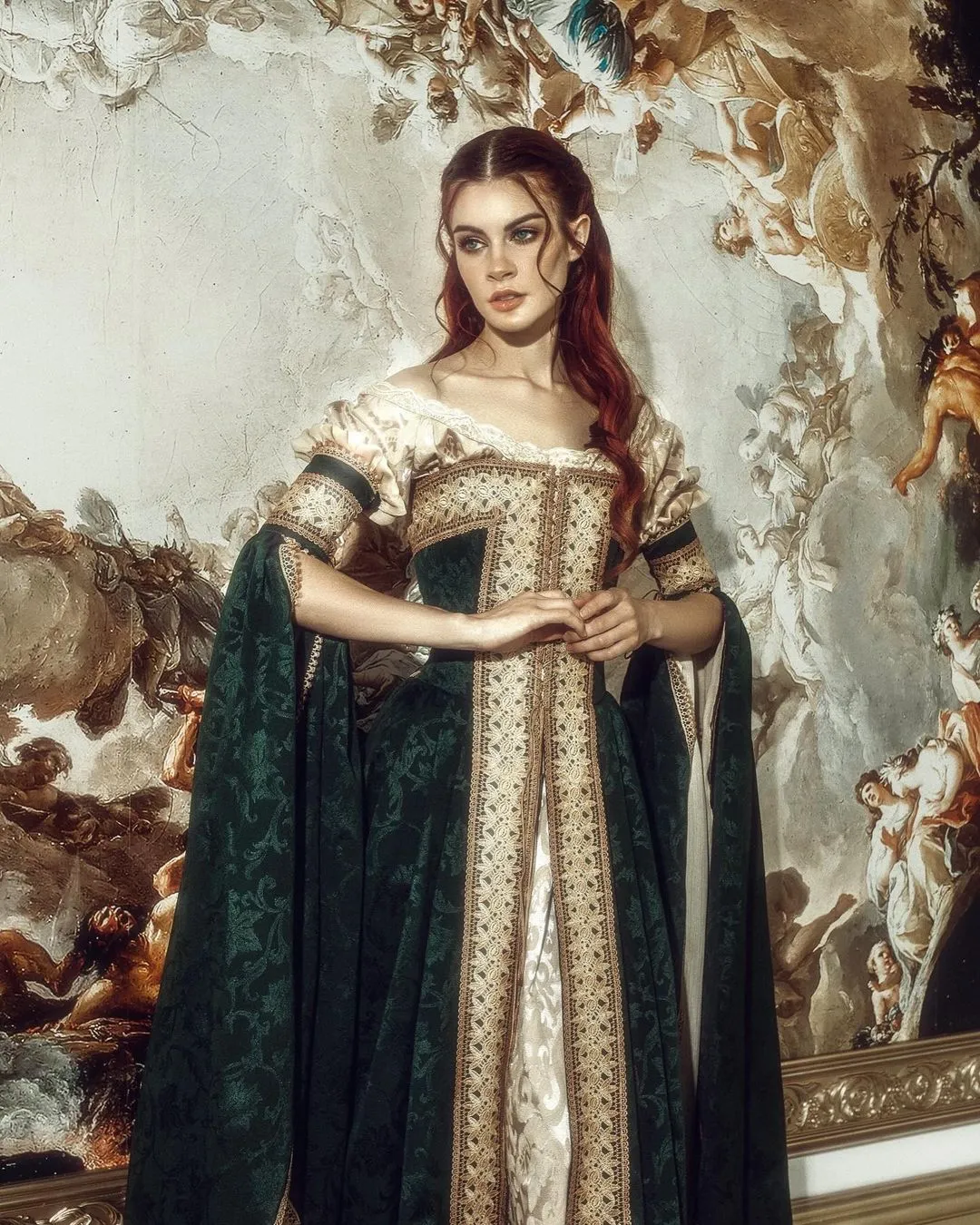 Italian renaissance courtesan dress