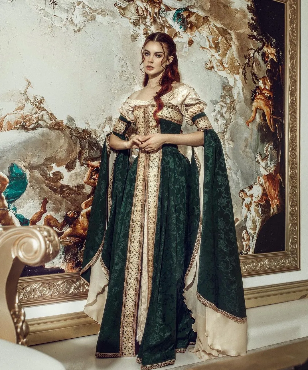 Italian renaissance courtesan dress