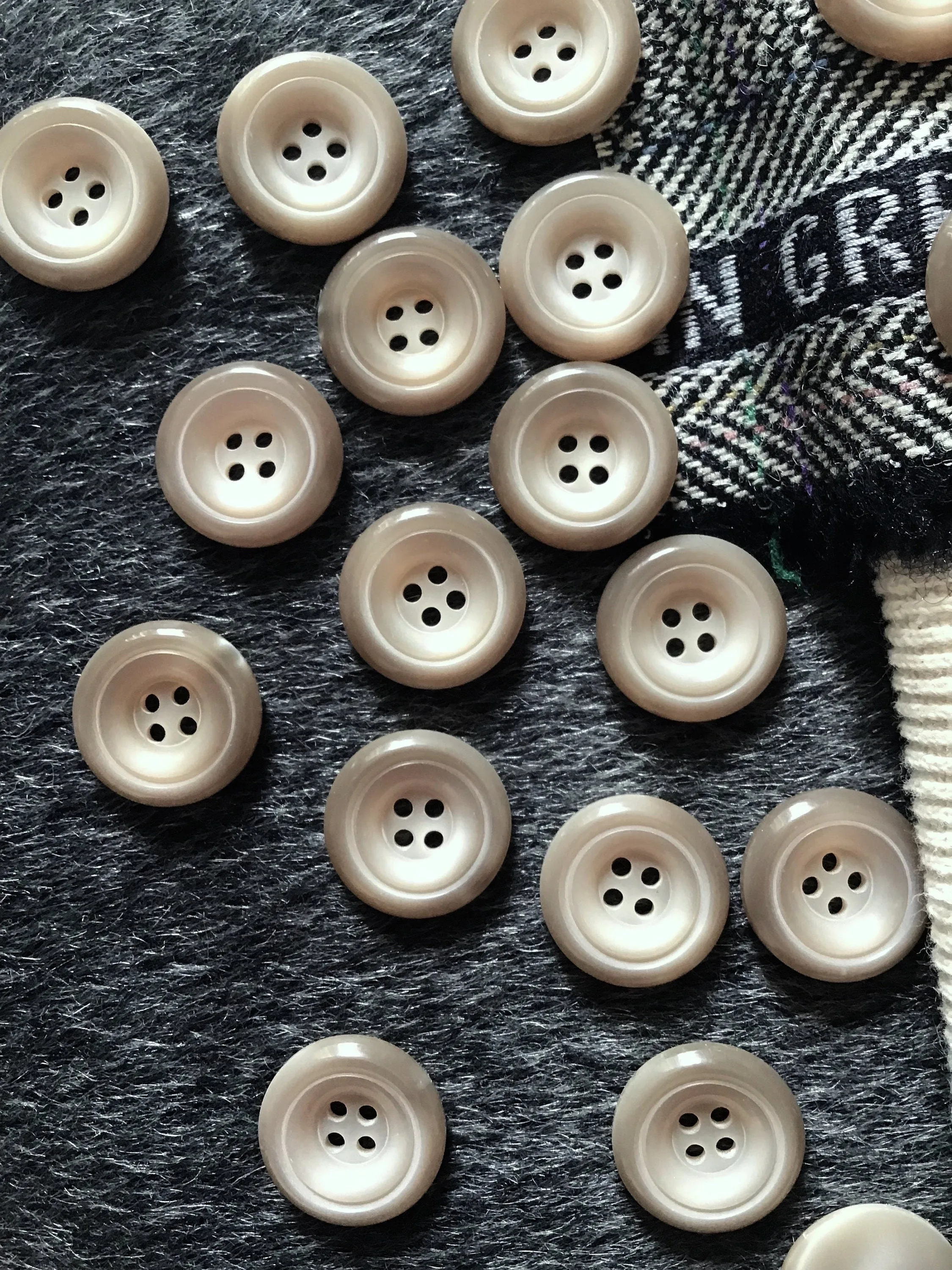 Light Beige Tan VINTAGE ITALIAN Buttons 13/16" (21mm) 34L Dress Buttons / Sewing Buttons for Clothing / Premium Quality 4 Hole Buttons 519