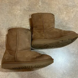 Little girls UGG boots size is out see pictures for measurements