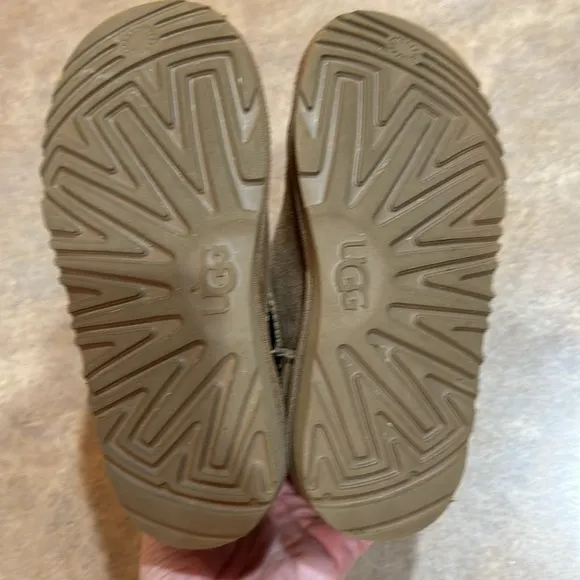Little girls UGG boots size is out see pictures for measurements