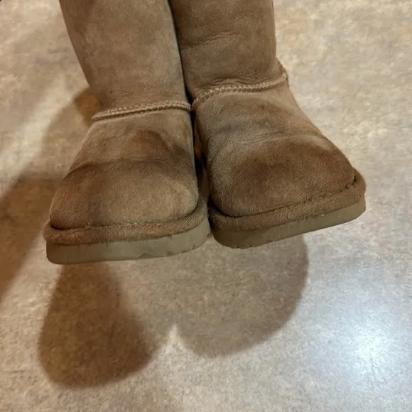 Little girls UGG boots size is out see pictures for measurements