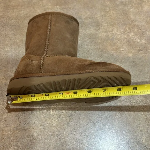 Little girls UGG boots size is out see pictures for measurements