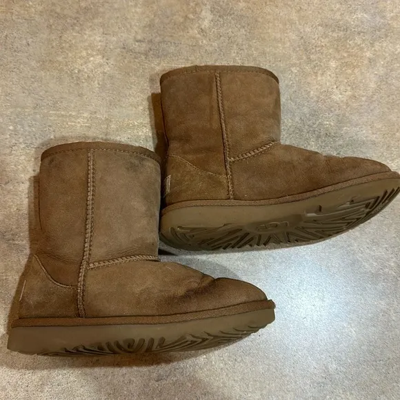Little girls UGG boots size is out see pictures for measurements