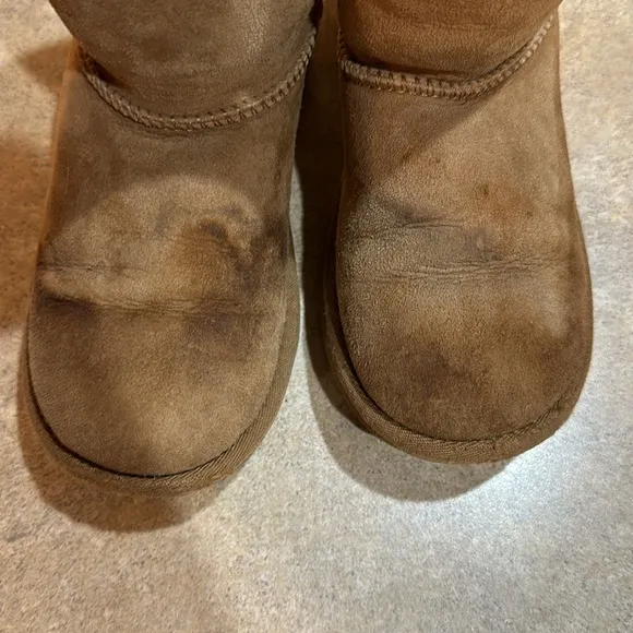 Little girls UGG boots size is out see pictures for measurements
