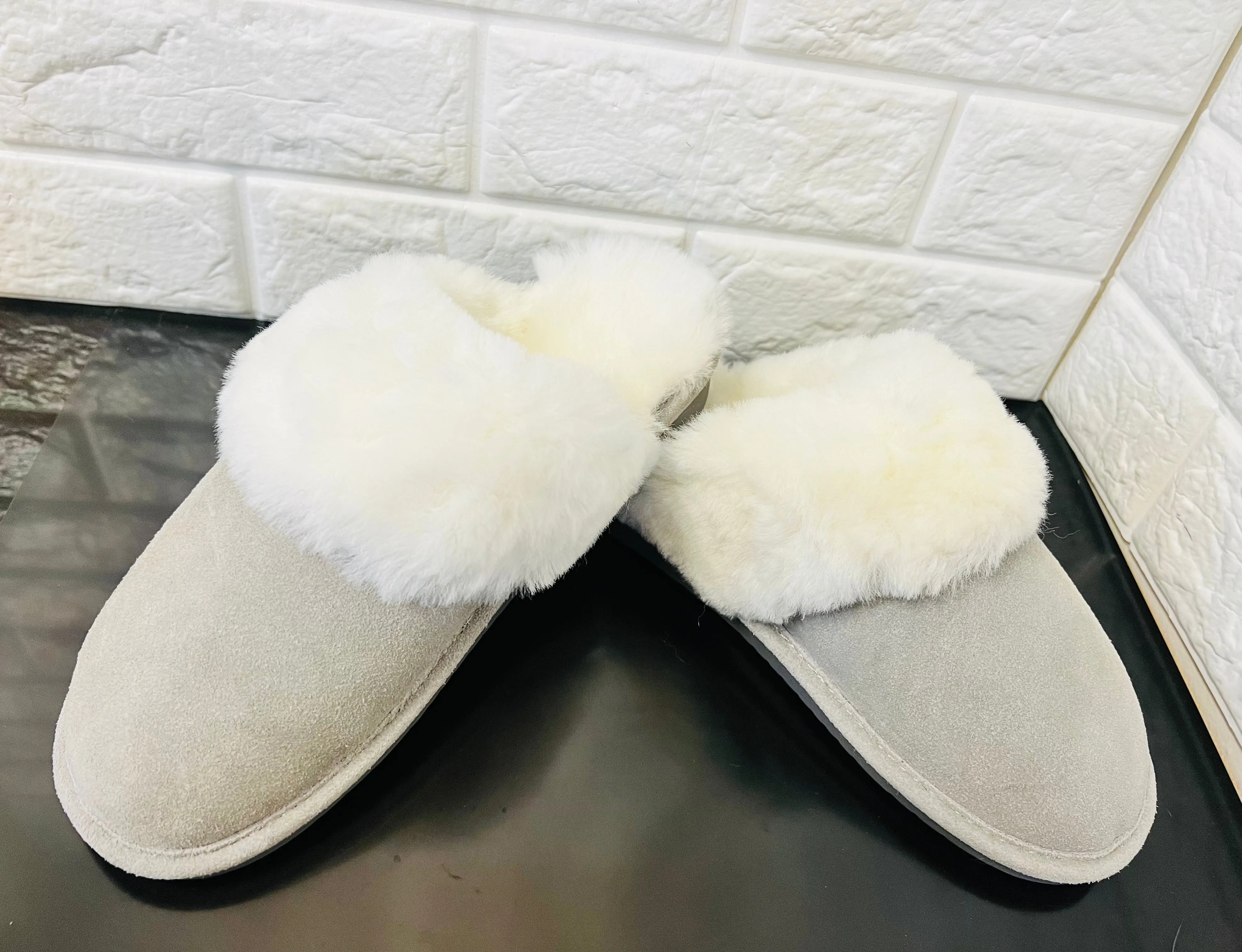 New Product not even in stores or online yet! Women's Cow Suede & Shearling Slippers by Tilley Co. MSRP 130  GREY Sz 7