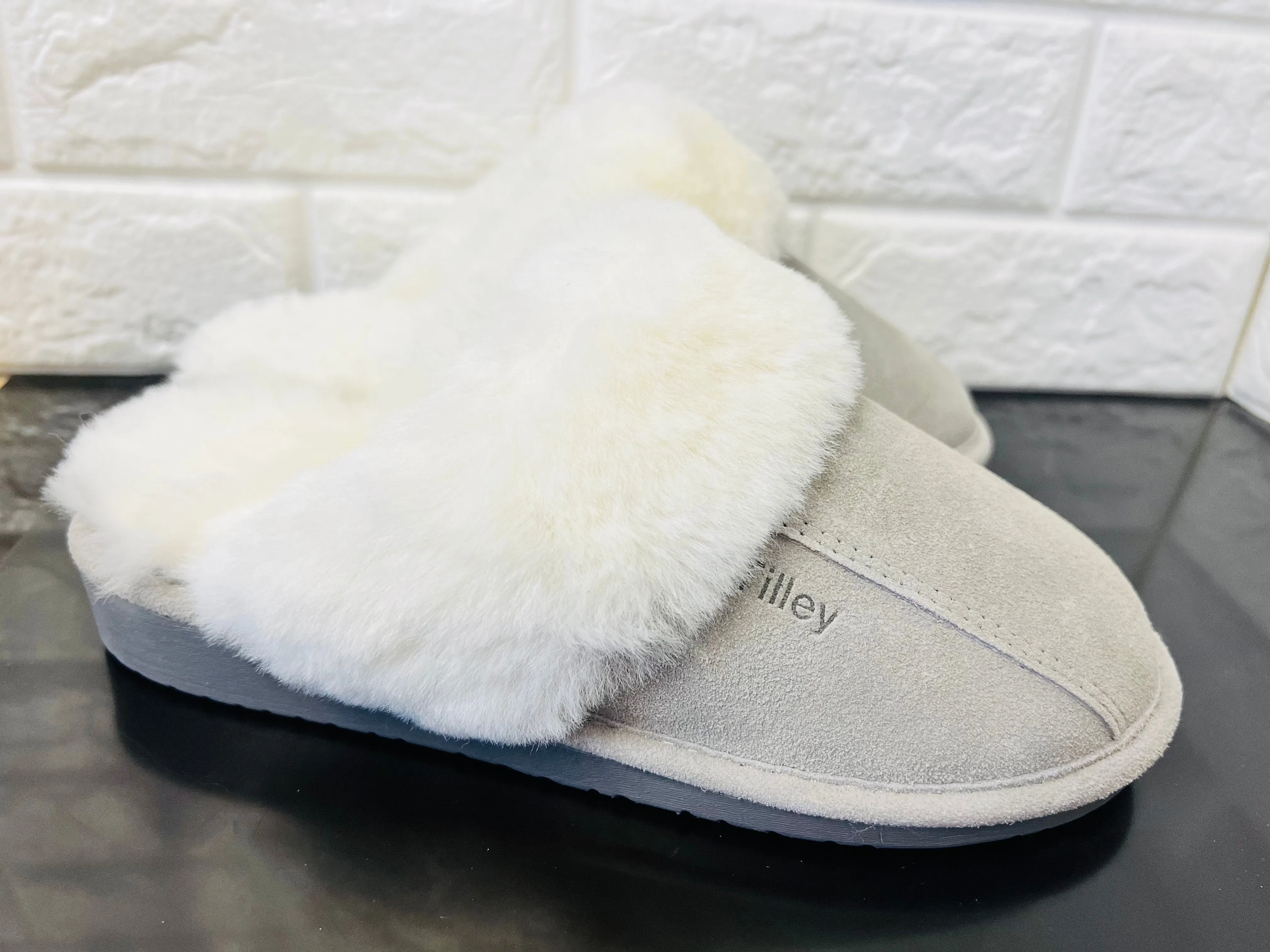 New Product not even in stores or online yet! Women's Cow Suede & Shearling Slippers by Tilley Co. MSRP 130  GREY Sz 8