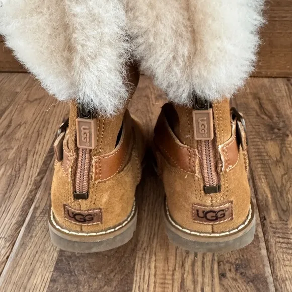 New UGG Nessa Suede Buckle Boots Chestnut Sheepskin Wool Size 7 Toddler Girls