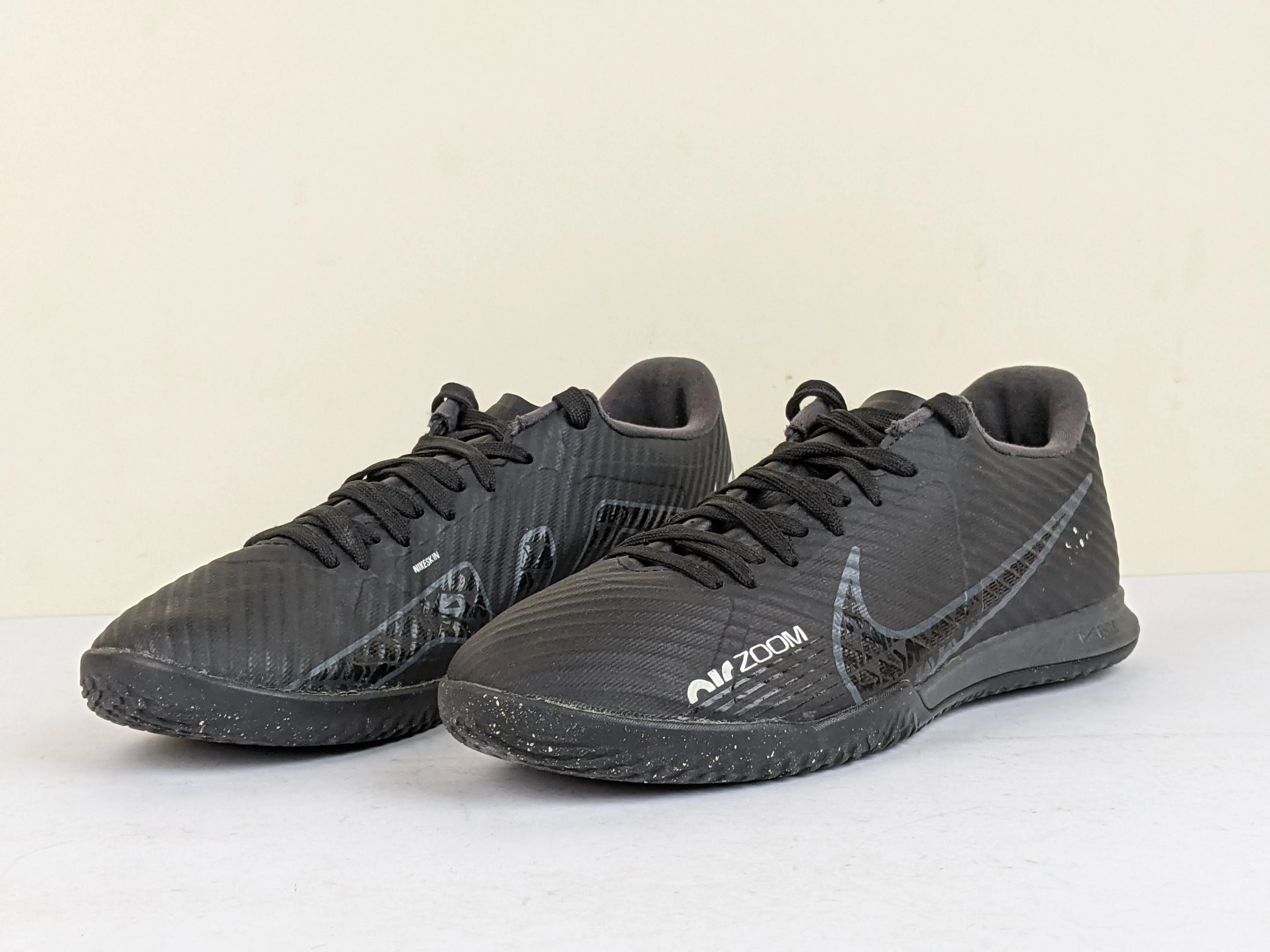 Nike Air Zoom Mercurial Vapor 15 Academy IC - Black/Smoke Grey/Summit White/Volt