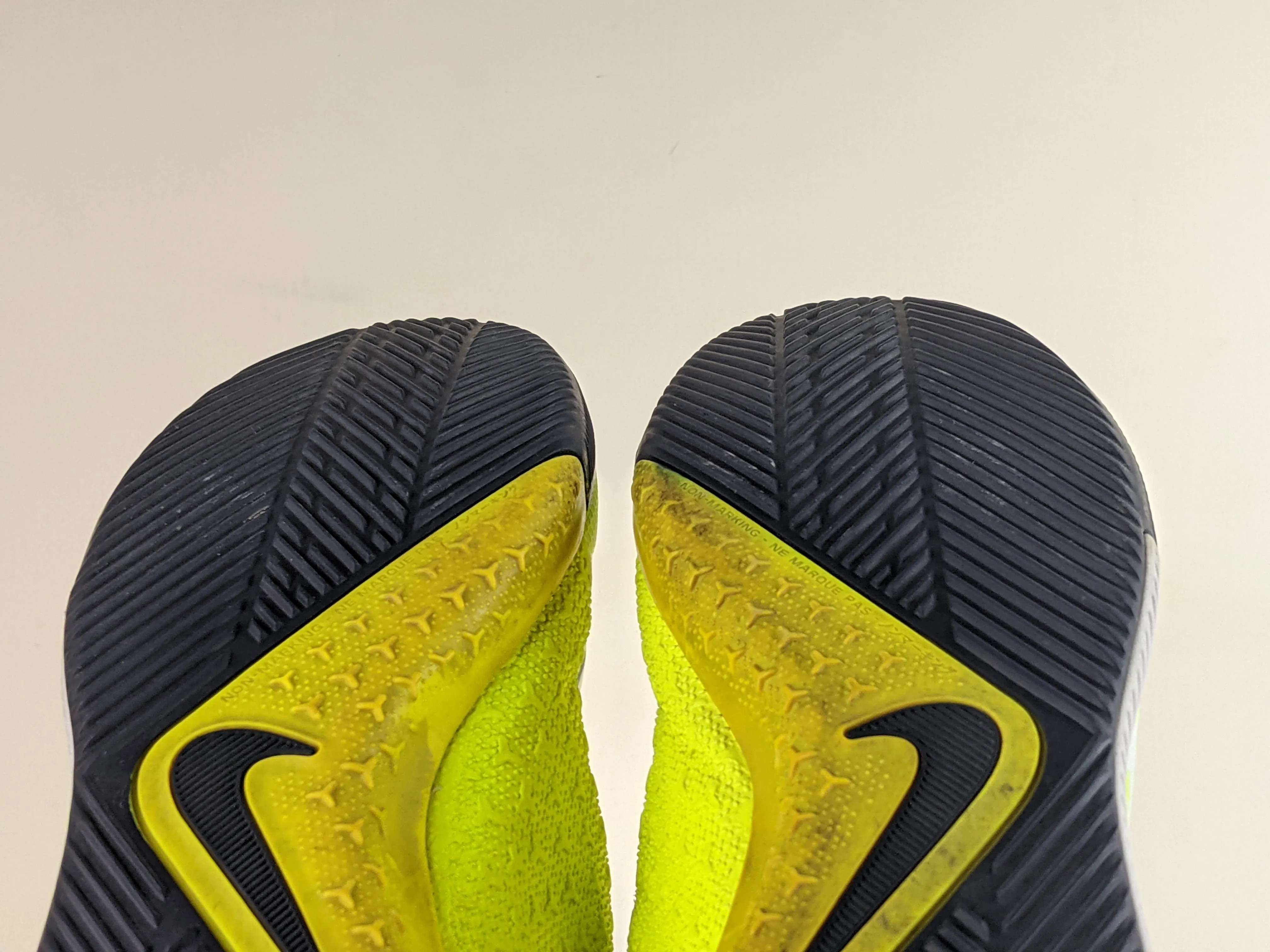 Nike Phantom VSN Academy IC 'Volt