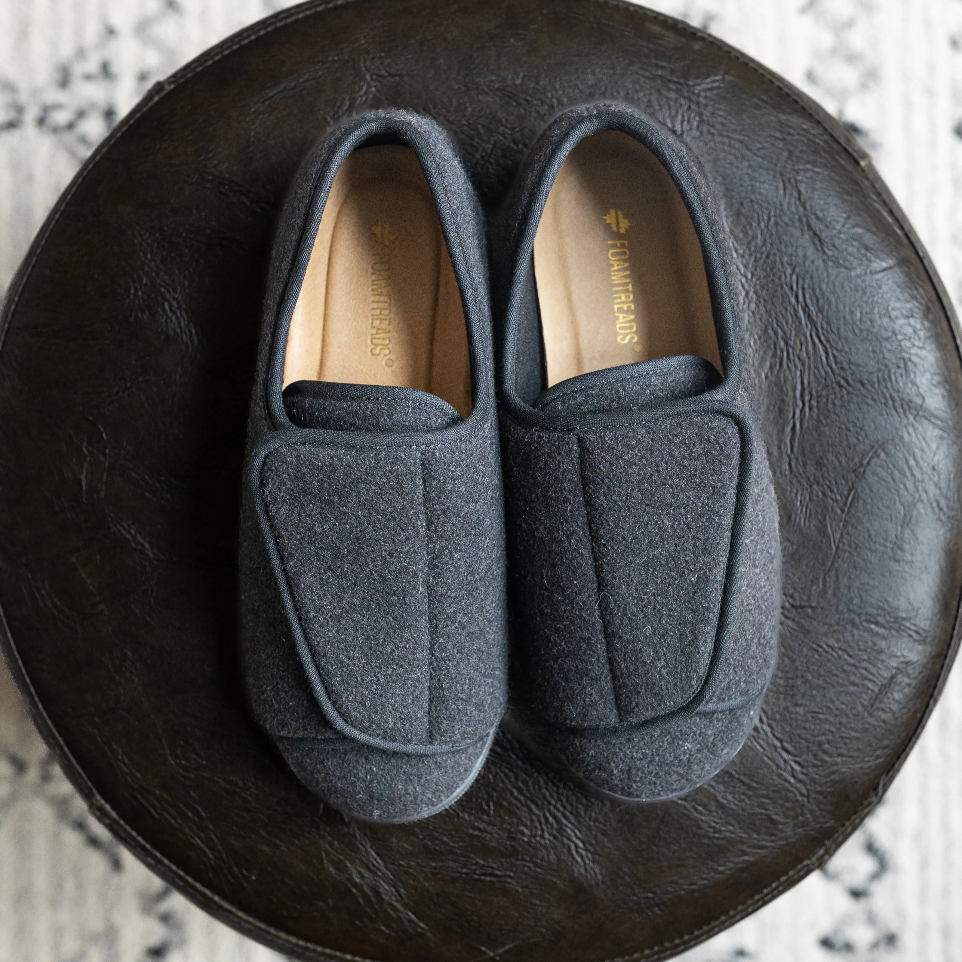 Nurse 2 Black Wool Women's Slipper
