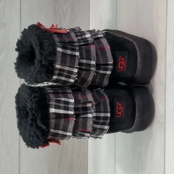 Ugg Australia Big Kids Elloise Girls Short Boots Sheepskin Leather shoes sz 3