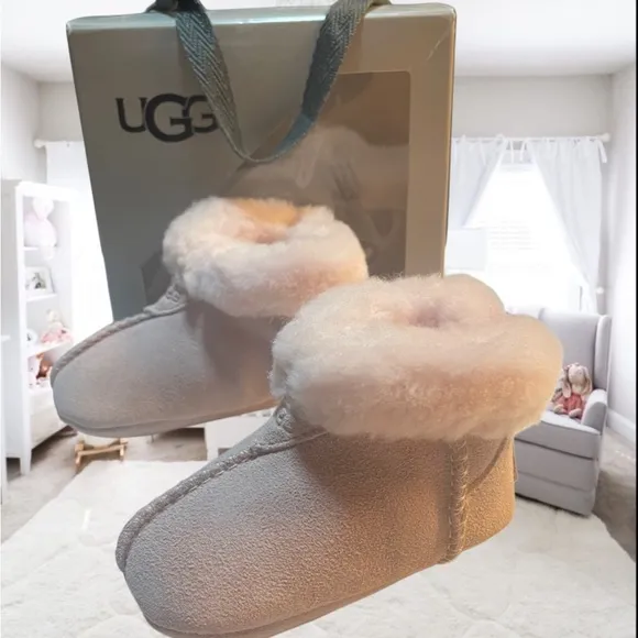 UGG Baby Pink Gojee Boots Sz 2/3