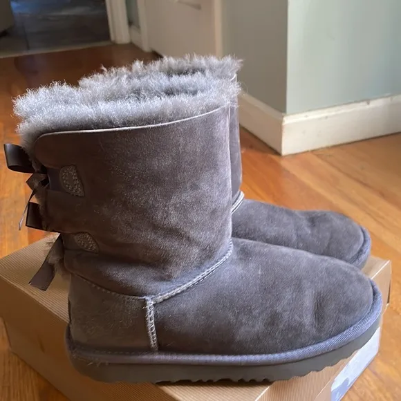 UGG Bailey Bow Boots Grey size 4