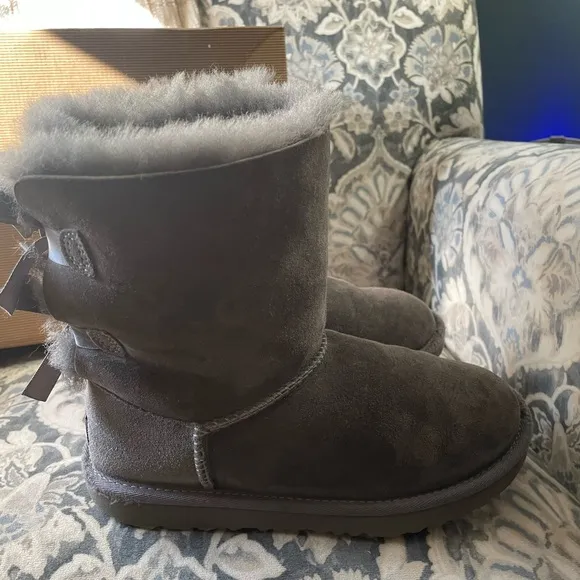 UGG Bailey Bow Boots Grey size 4