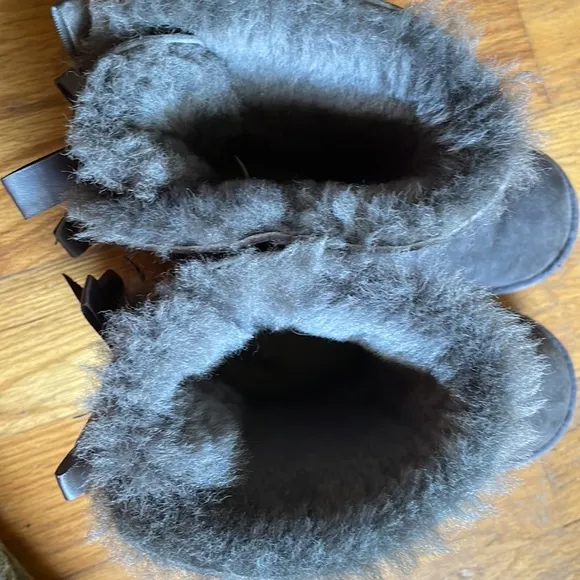 UGG Bailey Bow Boots Grey size 4