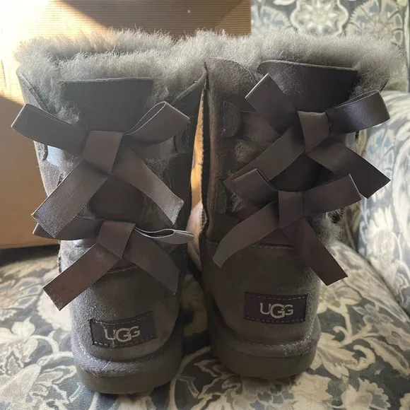 UGG Bailey Bow Boots Grey size 4