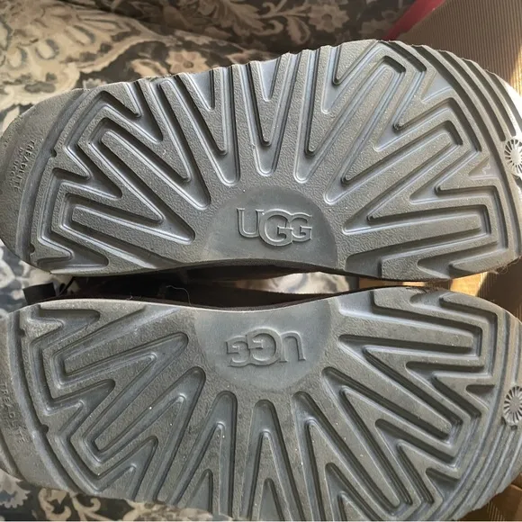 UGG Bailey Bow Boots Grey size 4