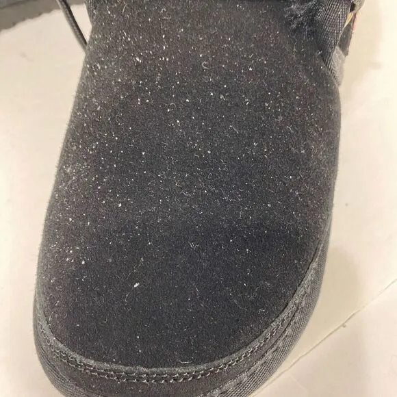 UGG boots Big boys size 7 with laces and logo in black and red with checkered.
