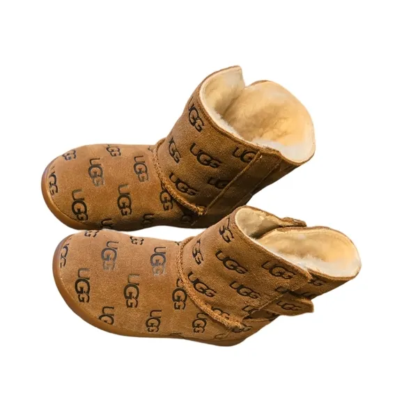 UGG INFANT KEELAN  BOOTS Size 7 BRAND NEW