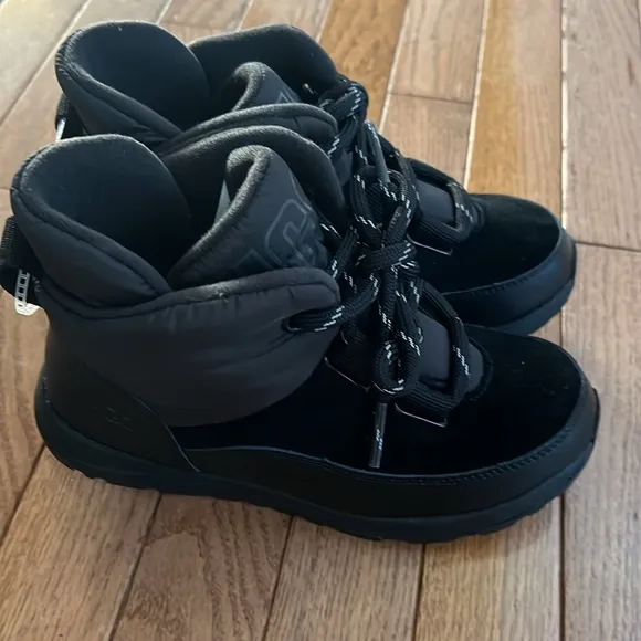 UGG Kids Yose Puffer Lace boots
