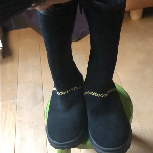 Ugg Special Edition Black Boots, Girls , size 4