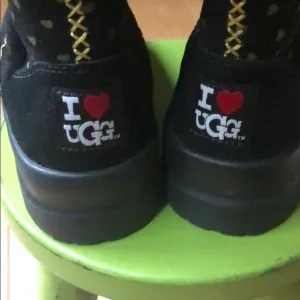 Ugg Special Edition Black Boots, Girls , size 4