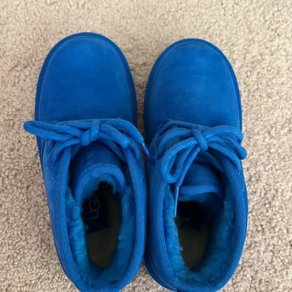 UGG Unisex big kids Grade School Neumel II Boots