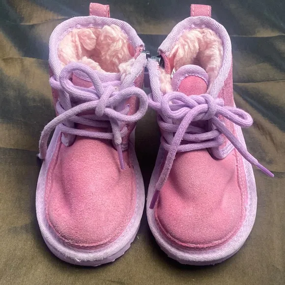 UGG x Abby Elmo Neumel II 🎀 Uggs Girl Pink Boots size 7