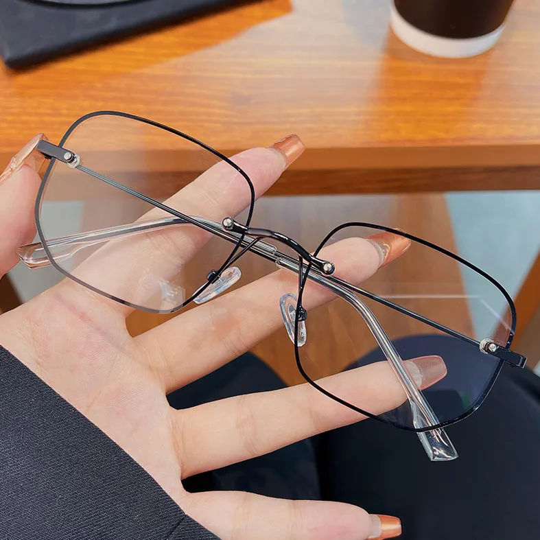 ULTRA-LIGHT ANTI-BLUE LIGHT READING GLASSES WITH LARGE METAL FRAME