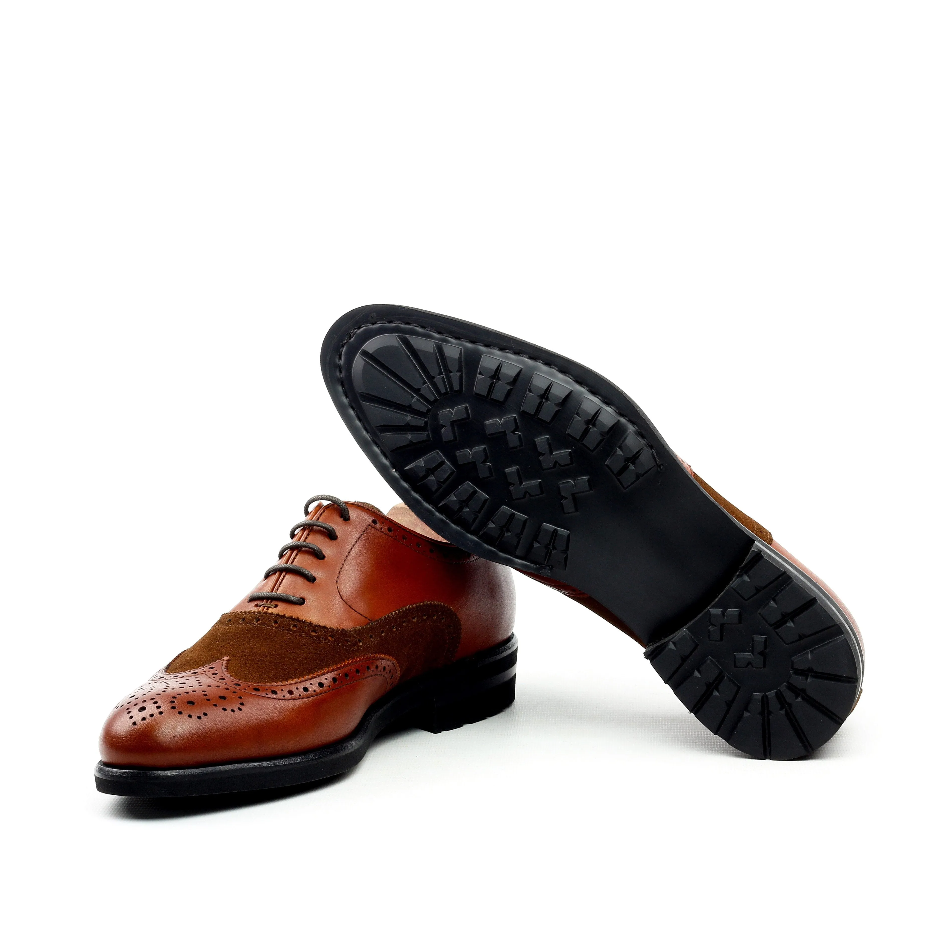 Unique Handcrafted Caramel Brown Wingtip Oxford w/ Full Brogue