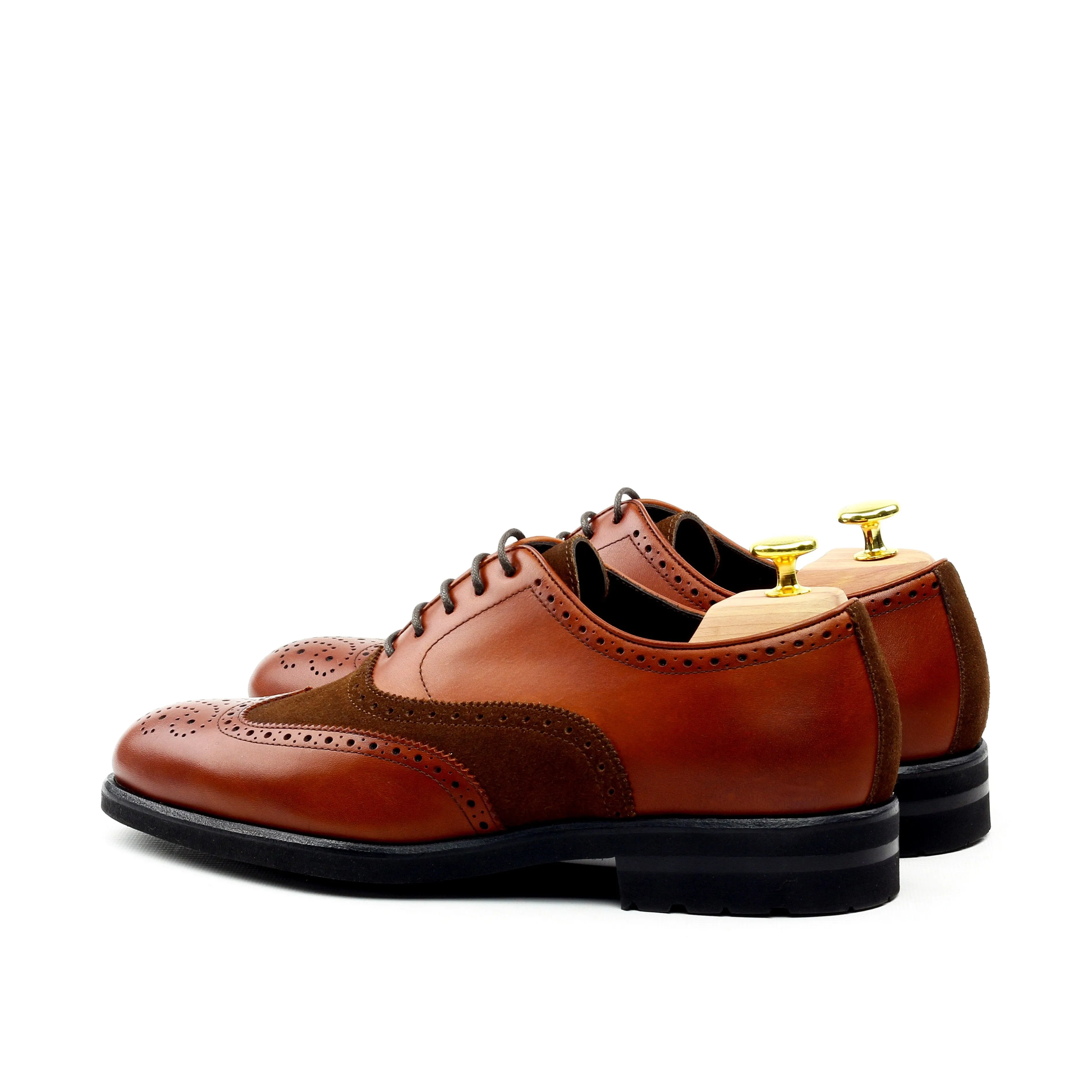 Unique Handcrafted Caramel Brown Wingtip Oxford w/ Full Brogue